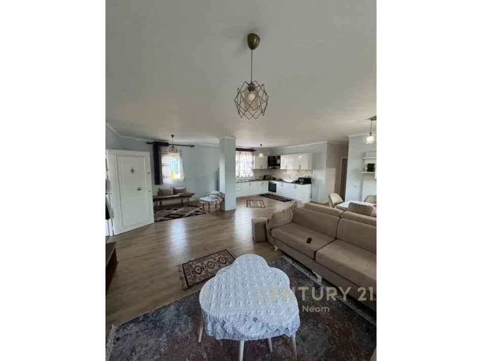 Tirane, shitet apartament 3+1 Kati 6, 175 m² 250.000 € (liqeni i thate)