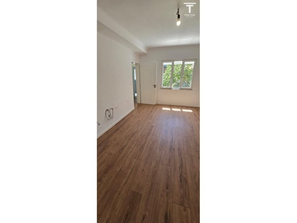 SHITET, APARTAMENT 1+1, ZOGU I ZI, TIRANE. TT2011