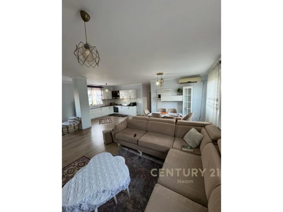 Tirane, shitet apartament 3+1 Kati 6, 175 m² 250.000 € (liqeni i thate)