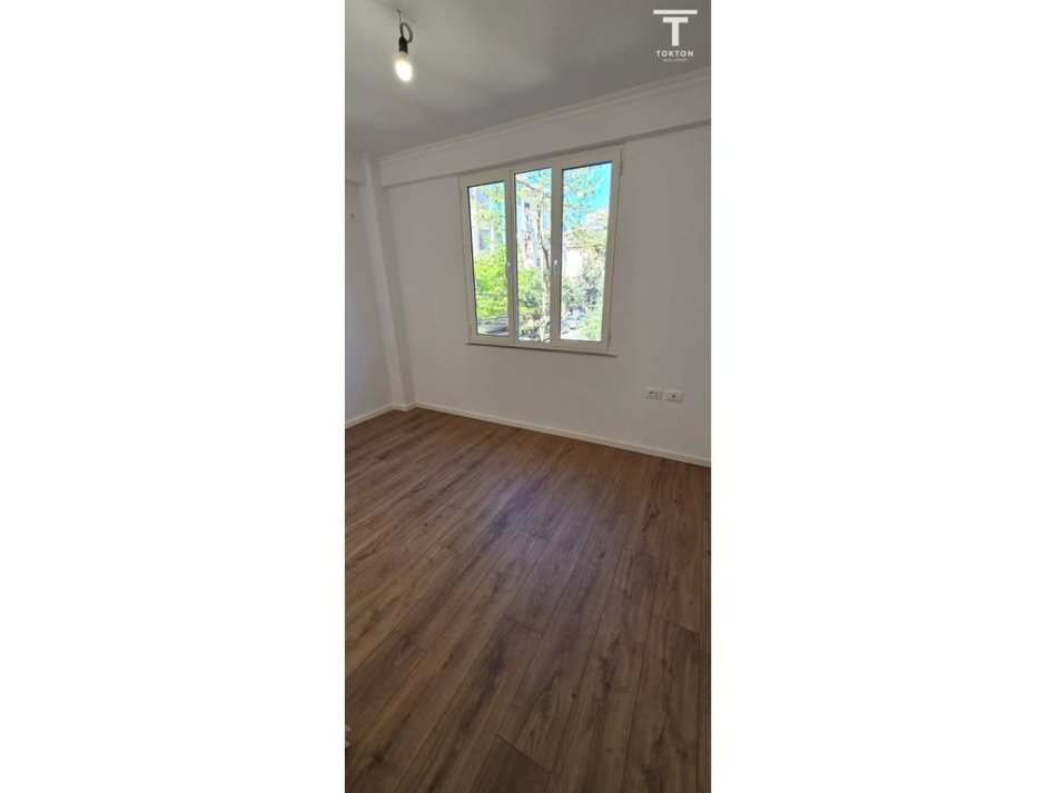 SHITET, APARTAMENT 1+1, ZOGU I ZI, TIRANE. TT2011