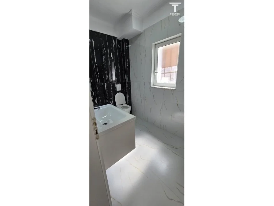 Tirane, shitet apartament 1+1 Kati 2, 32 m² 110.000 € (21 Dhjetori)