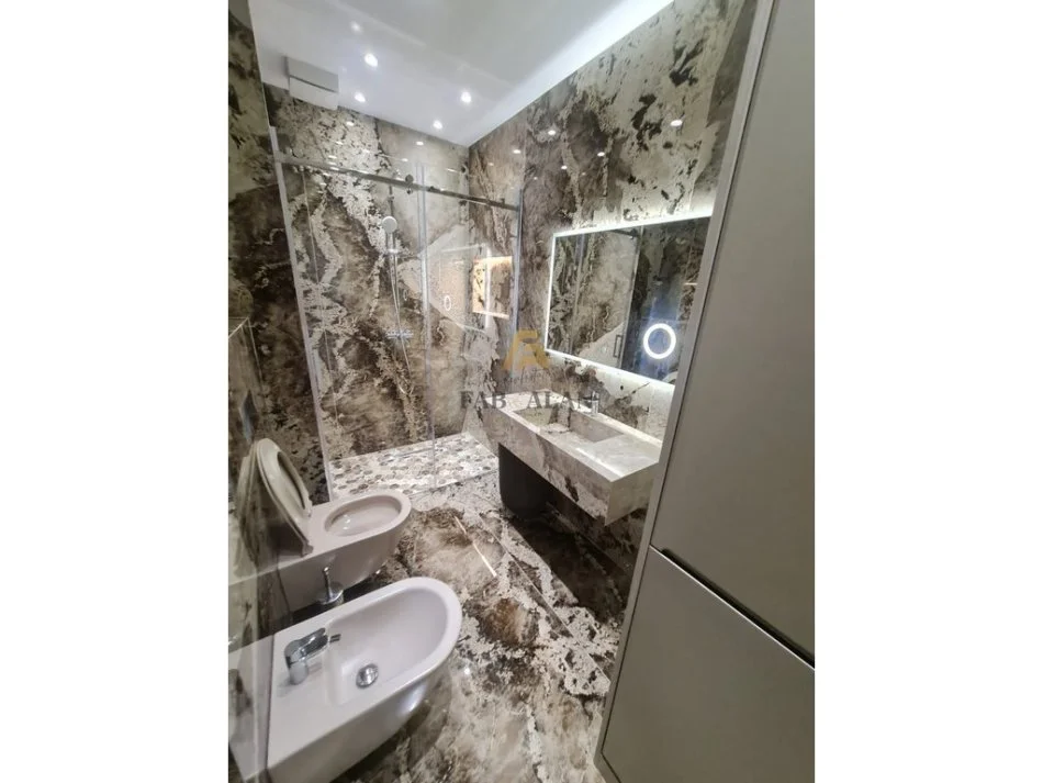 Tirane, jepet me qera apartament 1+1+Post parkimi, Kati 2, 80 m² 1.200 € (Liqeni i Thate)