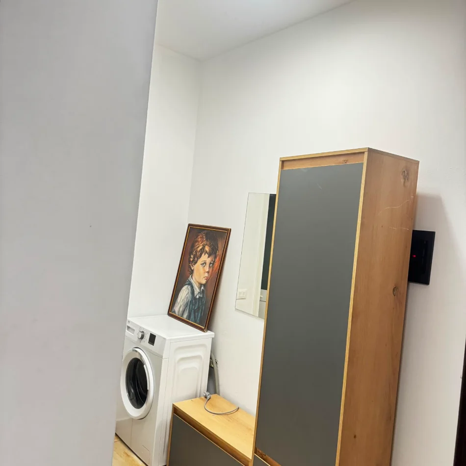 Tirane, jepet me qera apartament 1+1 Kati 1, 60 m² 500 € (5 Maj prane Concord Center)