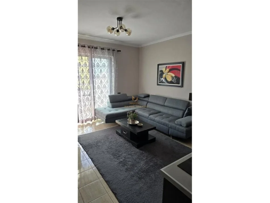 Tirane, jepet me qera apartament 1+1+Ballkon Kati 6, 75 m² 550 € (rruga dibres)