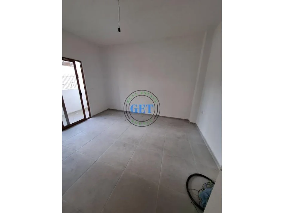 Durres, jepet me qera apartament 3+1 Kati 1, 110 m² 250 € (Parku Vala Durres)