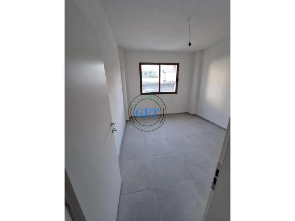 Durres, jepet me qera apartament 3+1 Kati 1, 110 m² 250 € (Parku Vala Durres)
