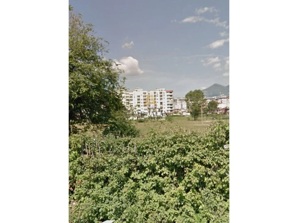 Tirane, shitet toke , 3.000 m² 1.300.000 € (Yzberisht)