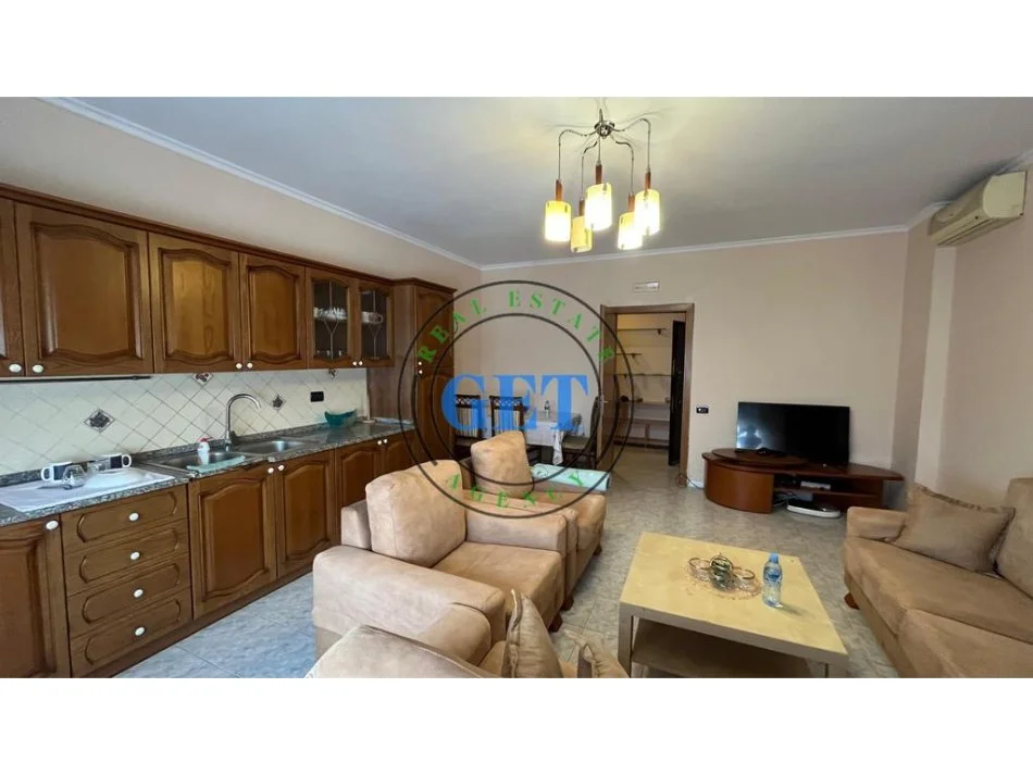 Durres, jepet me qera apartament 2+1 Kati 9, 100 m² 500 € (Qender, Durres)