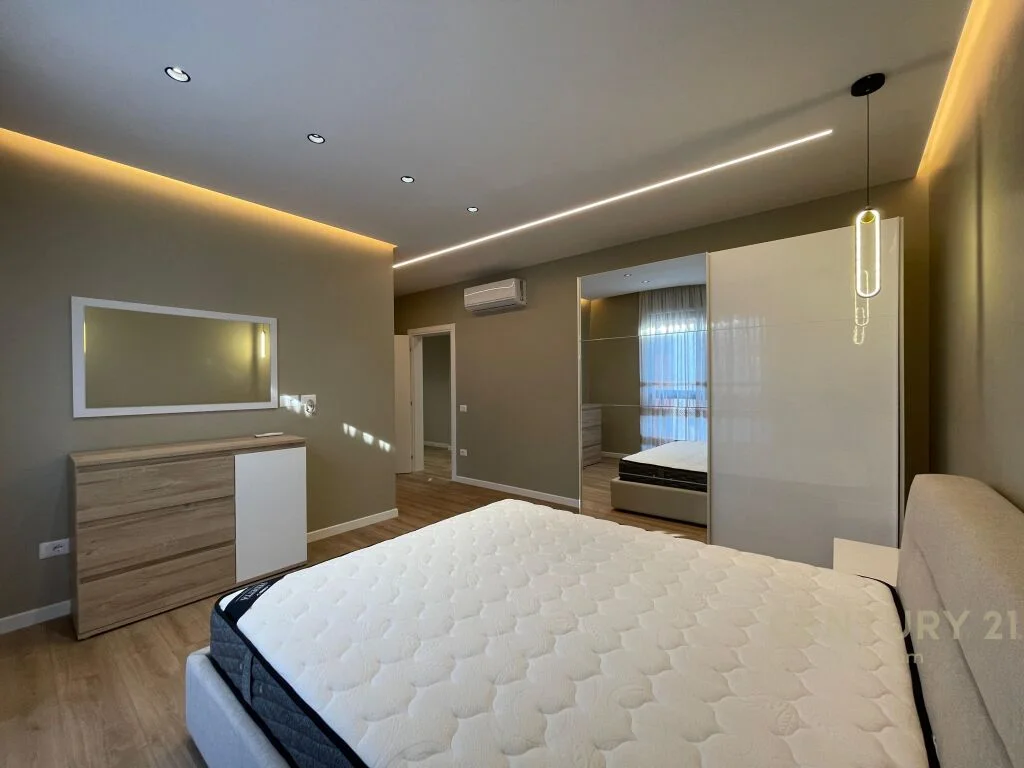 QIRA, APARTAMENT 2+1+ POST PARKIMI, TE LIQENI I THATE!