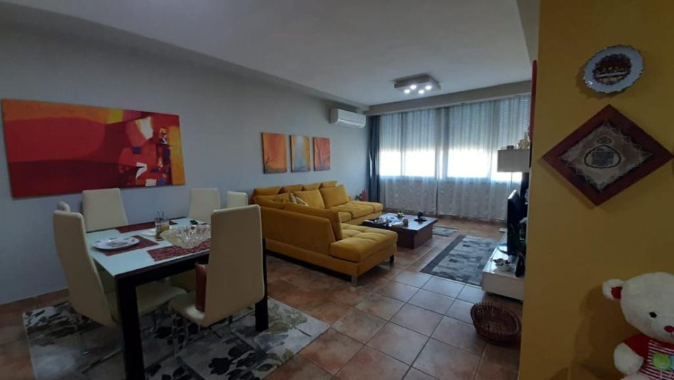 SHITET  3+1+2 , 117 m² 160.000 € (RRUGA E DIBRES)