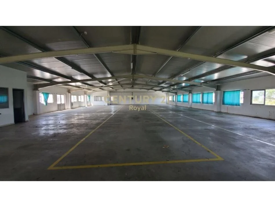 Tirane, jepet me qera 2 Katshe Kati 1, 1.300 m² 3.000 € 