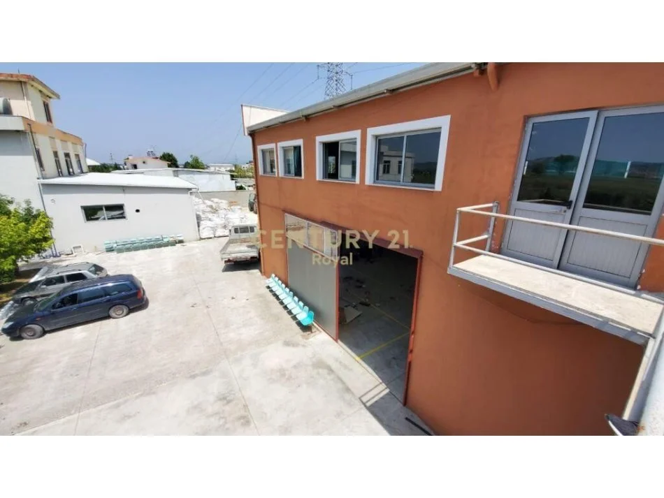 Tirane, jepet me qera 2 Katshe Kati 1, 1.300 m² 3.000 € 