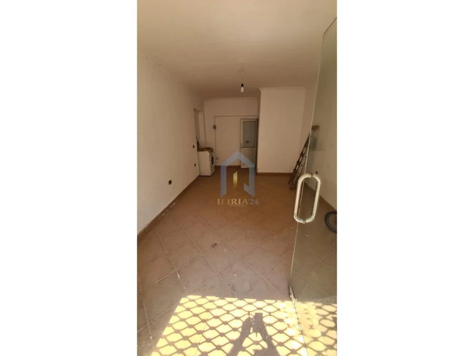 Tirane, jepet me qera ambjent biznesi Kati 0, 20 m² 350 € (Mine Peza)