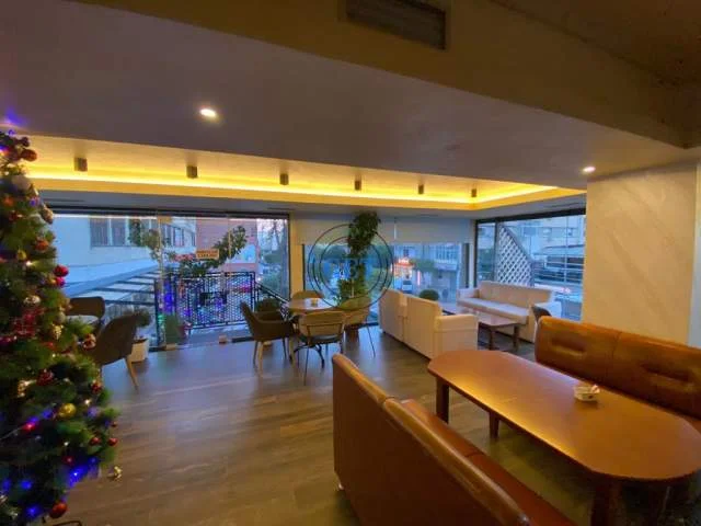 Durres, jepet me qera bar-kafe Kati 2, 160 m² 1.500 Euro (Stadiumi)