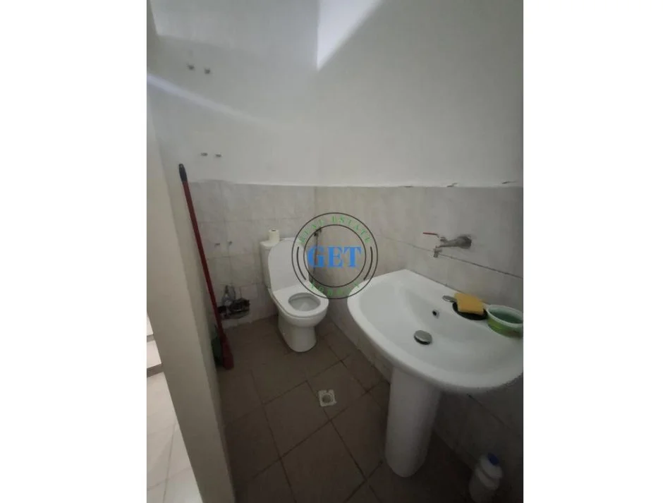 Durres, jepet me qera ambjent biznesi Kati 0, 47 m² 700 € (Bulevardi, Durres)