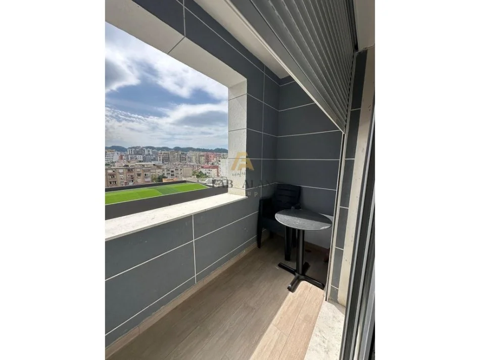 Tirane, jepet me qera apartament 3+1 Kati 6, 1.000 € (Ish Parku)