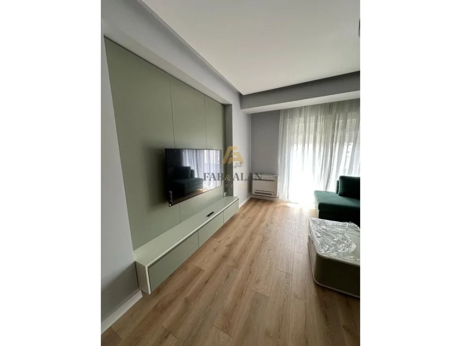 Tirane, jepet me qera apartament 3+1 Kati 6, 1.000 € (Ish Parku)