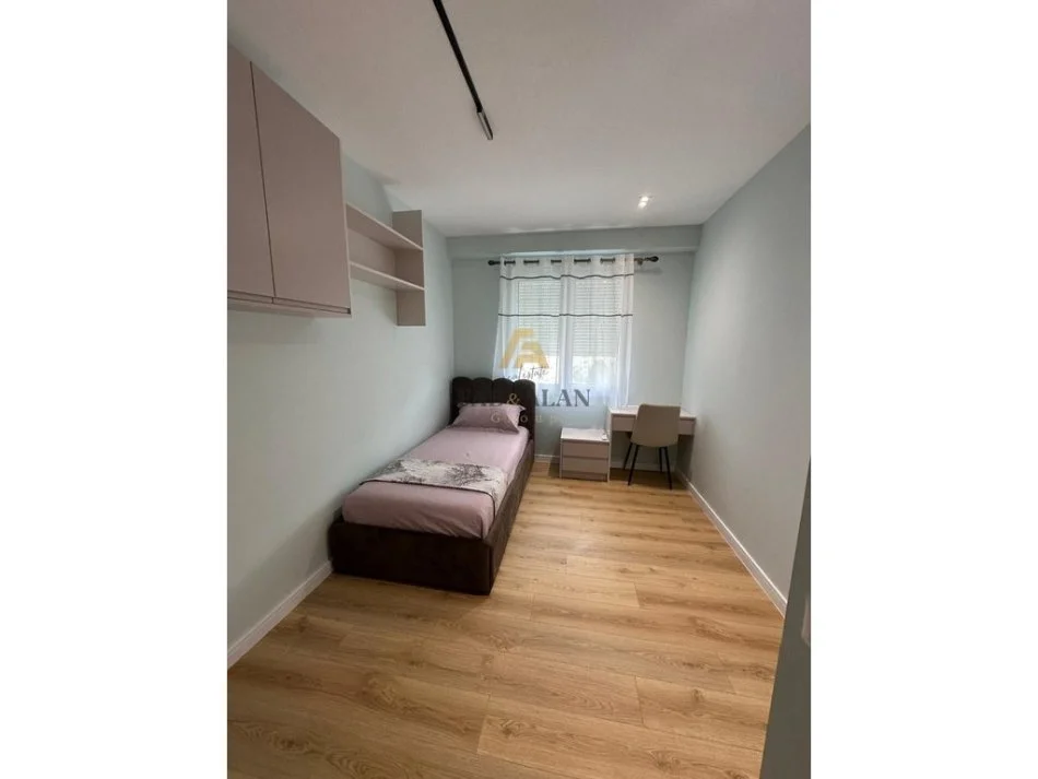 Tirane, jepet me qera apartament 3+1 Kati 6, 1.000 € (Ish Parku)