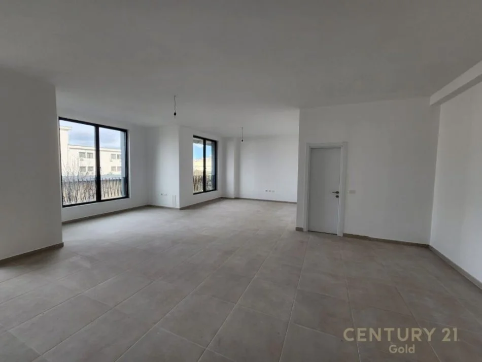 Tirane, jepet me qera zyre Kati 1, 136 m² 1.300 € (Pediatria,QSUT)