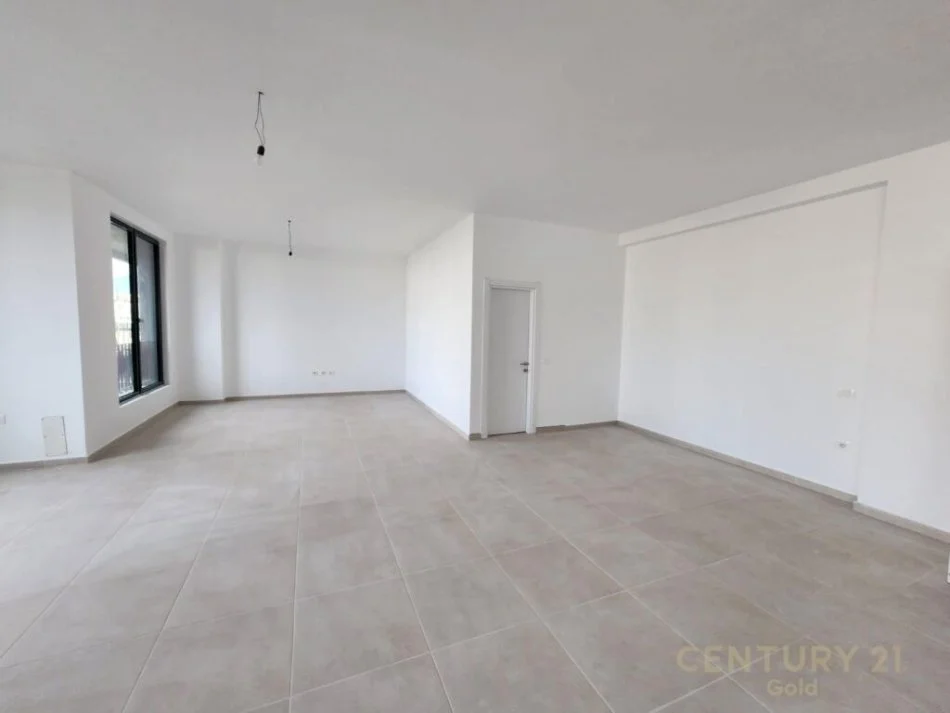 Tirane, jepet me qera zyre Kati 1, 136 m² 1.300 € (Pediatria,QSUT)