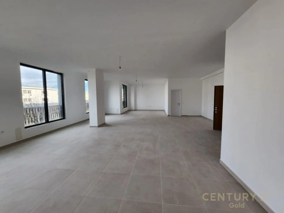 Tirane, jepet me qera zyre Kati 1, 136 m² 1.300 € (Pediatria,QSUT)