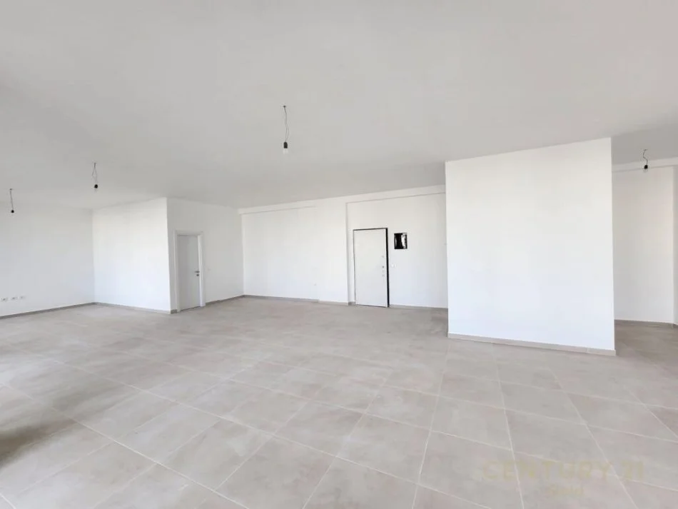 Tirane, jepet me qera zyre Kati 1, 136 m² 1.300 € (Pediatria,QSUT)