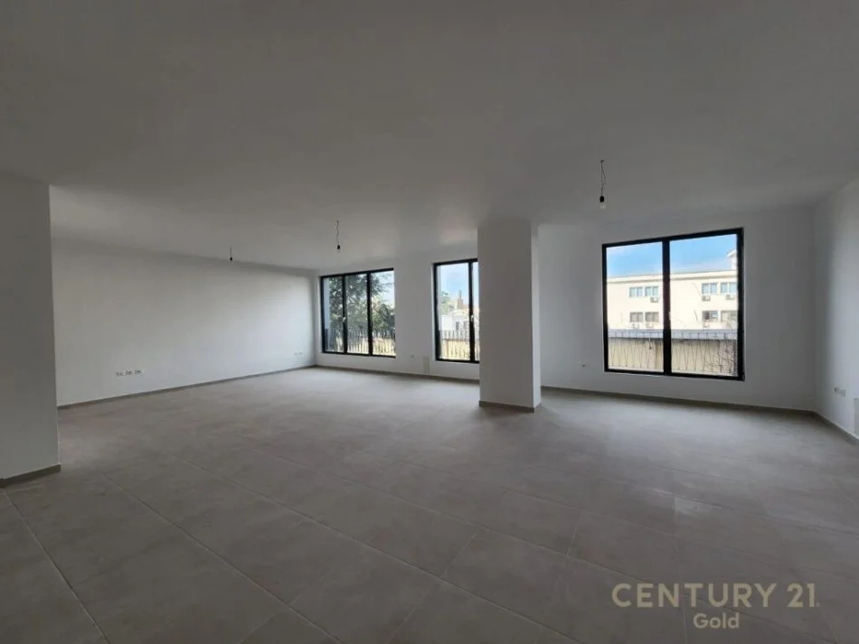 Tirane, jepet me qera zyre Kati 1, 136 m² 1.300 € (Pediatria,QSUT)