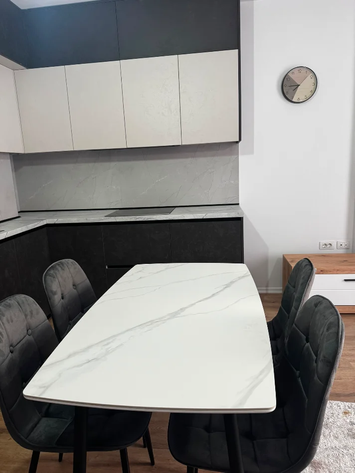 Tirane, jepet me qera apartament 2+1+Ballkon Kati 7, 95 m² 450 € (Apartament 2+1 Per Qera Univers City I Pabanuar Me Pare )