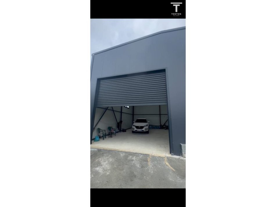 Tirane, jepet me qera magazine Kati 0, 200 m² 1.000 € (babrru)