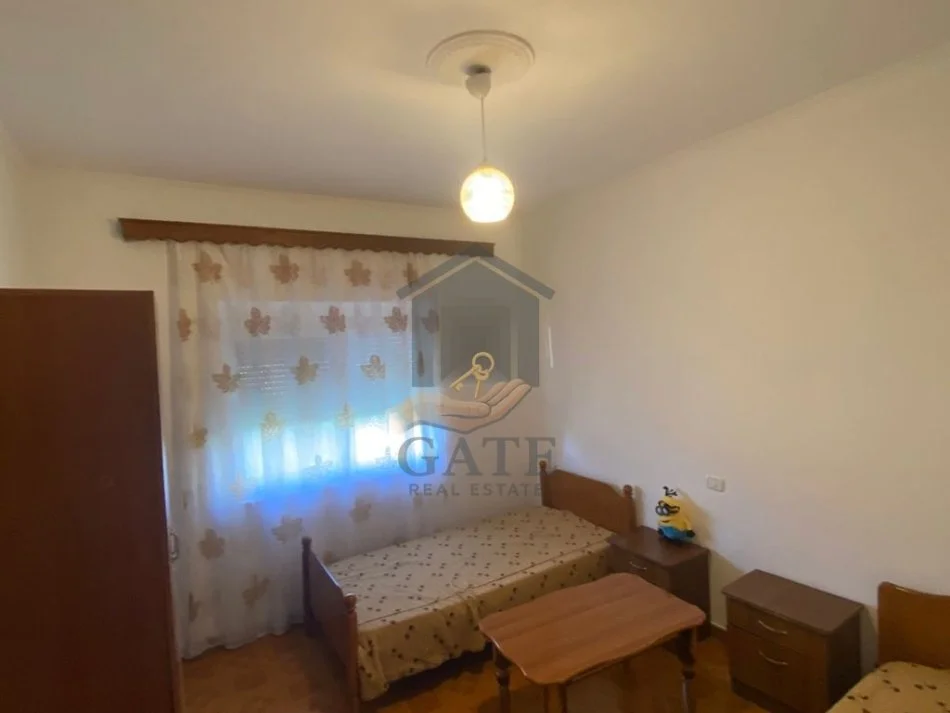 Durres, jepet me qera apartament 2+1+Ballkon Kati 3, 85 m² 350 € (iliria plazh durres)