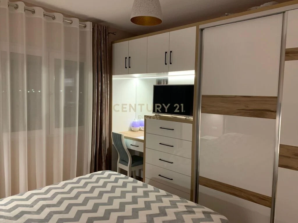 STACIONI I TRENIT, JEPET ME QIRA APARTAMENT 2+1+GARDEROBE!!