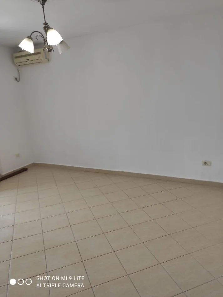 Tirane, shes apartament 2+1 Kati 4, 70 m² 100.000 € (Shkolla Bashkiar)