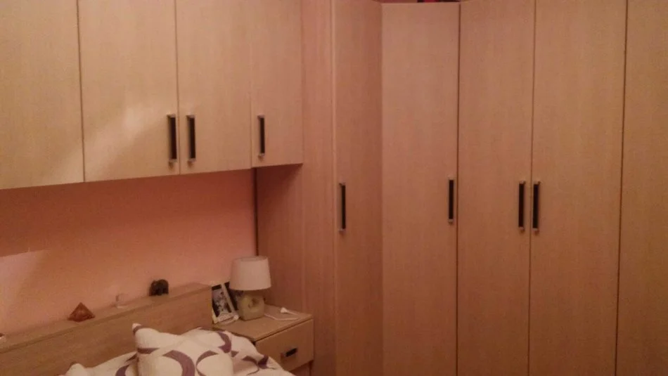 Tirane, jepet me qera apartament 1+1+Aneks+Ballkon Kati 4, 450 € (Rr. Elbasanit)