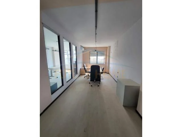 Tirane, shitet apartament 1+1 Kati 8, 86 m² 78.000 Euro (Kthesa e Kamzes, prane Bar Terminalit.)