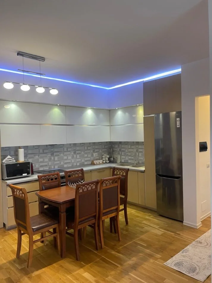 Tirane, jepet me qera apartament 2+1 Kati 3, 90 m² 900 € (Kopshti Botanik)