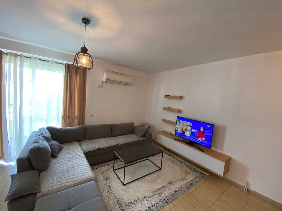 Tirane, jepet me qera apartament 2+1 , 94 m² 500 € 