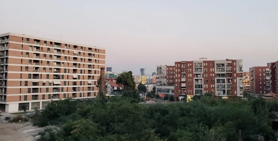 Tirane, jepet me qera apartament 1+1 Kati 2, 60 m² 600 € (Don Bosko)