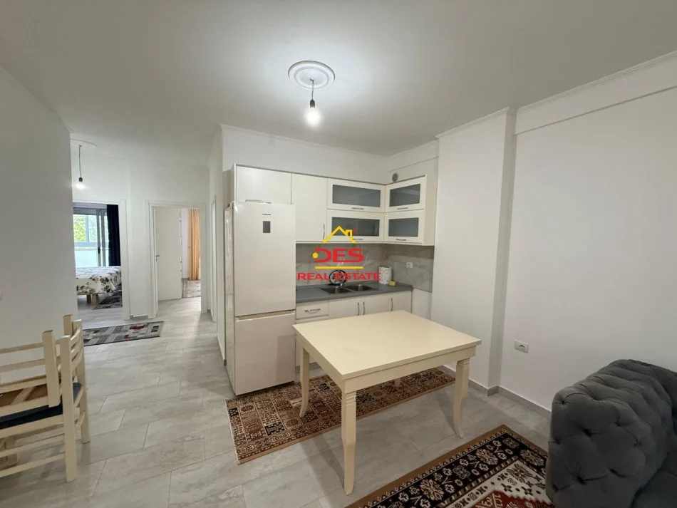 Vlore, jepet me qera apartament 2+1+Ballkon Kati 2, 110 m² 350 € (Rruga Çajupi)