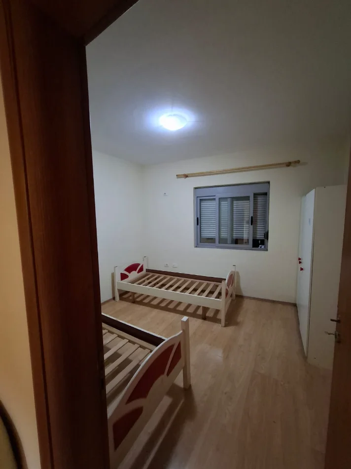 Tirane, shes apartament 2+1 Kati 5, 94 m² 140.000 € (unaza e re)