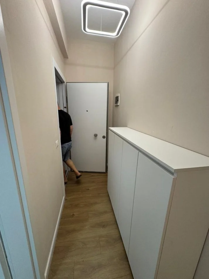 Tirane, jepet me qera apartament 1+1 me Parking Kati 3, 60 m² 450 € (Kompleksi Oxa, Fresk)