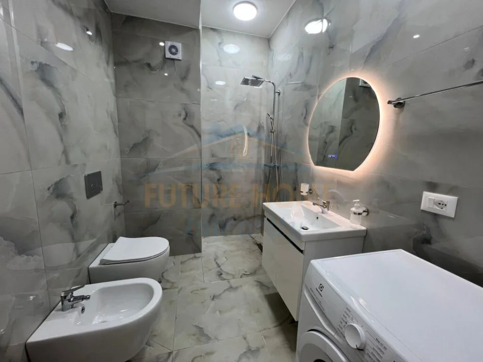 Tirane, jepet me qera apartament 2+1+Ballkon Kati 7, 123 m² 1.000 € (Pazari i RI)