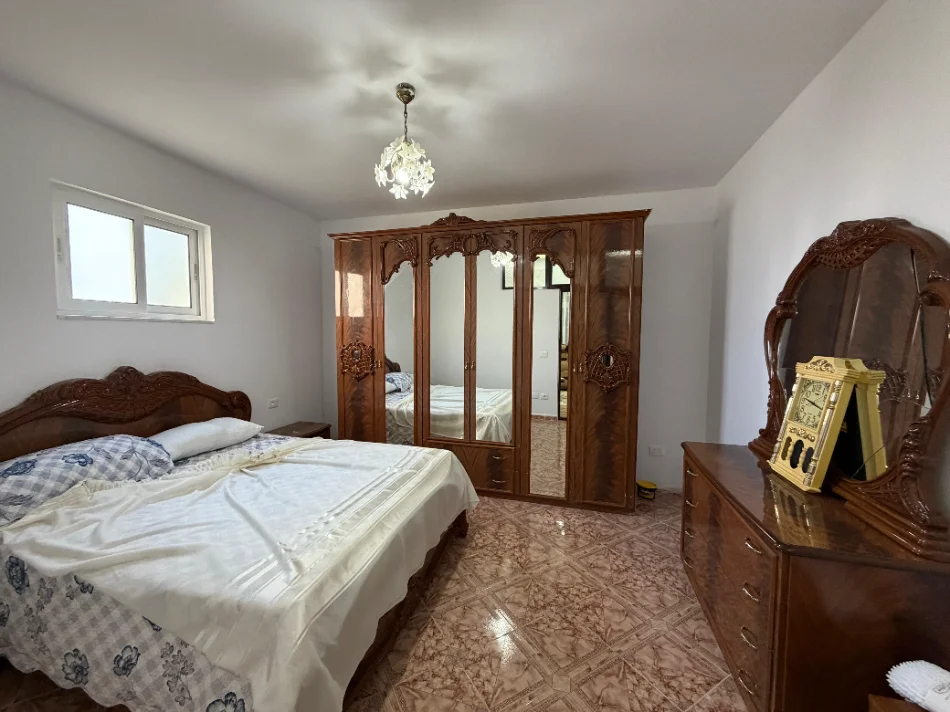 Durres, jepet me qera apartament 2+1+Ballkon , 85 m² 400 € (gjykata)