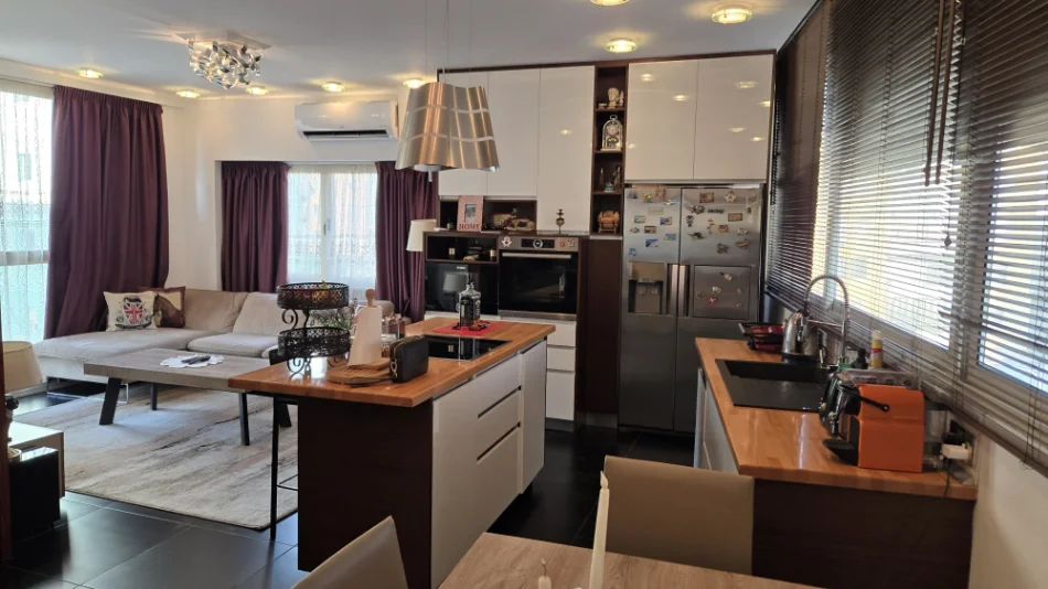 Tirane, jepet me qera apartament duplex Dublex Kati 5, 104 m² 950 € (Kristal Center)