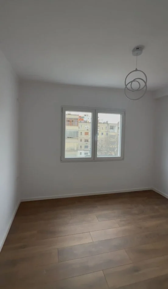 Tirane, shitet apartament 1+1 Kati 4, 35 m² 8.800.000 Leke (Ali Demi)