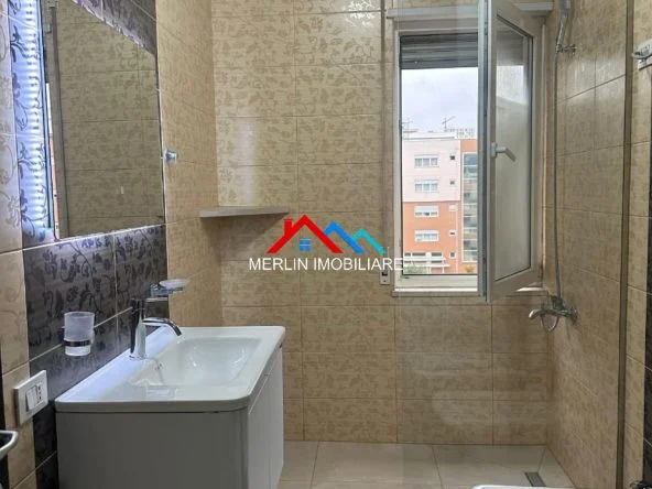 Tirane, jepet me qera apartament 2+1+Ballkon Kati 3, 106 m² 750 € (RRUGA JORDAN MISJA)