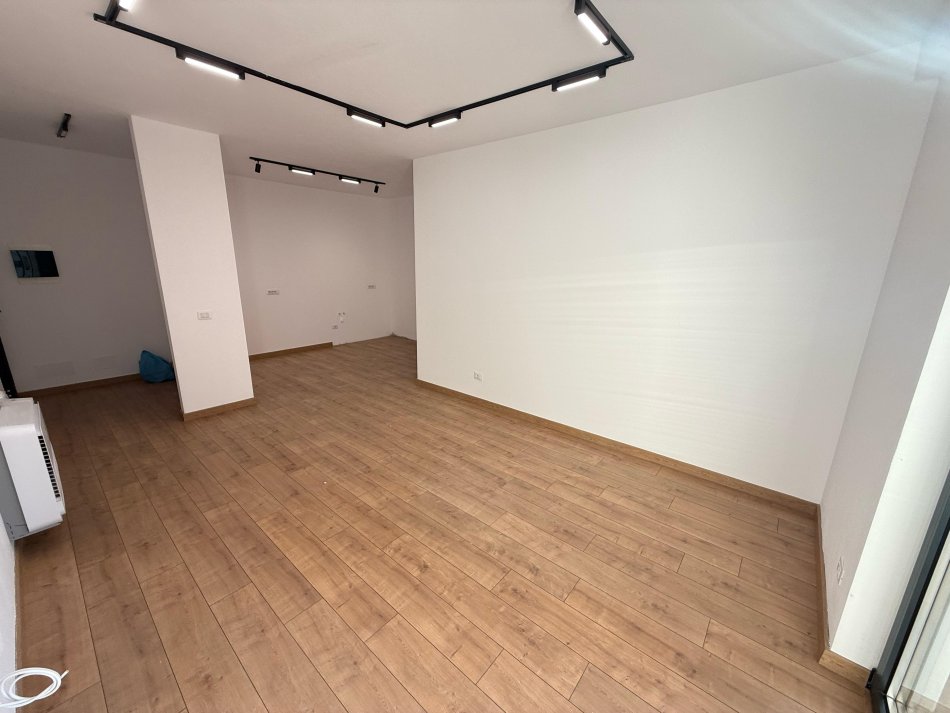 Tirane, jepet me qera apartament 2+1 Kati 2, 90 m² 600 € (stacioni i trenit)