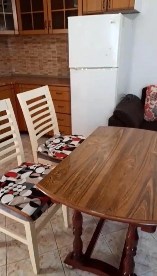 Tirane, jepet me qera shtepi 1+1 Kati 1, 70 m² 300 € 