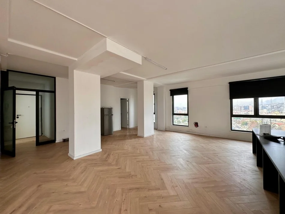 Tirane, shitet apartament duplex Dublex Kati 6, 360 m² 750.000 € (bulevardi i ri)