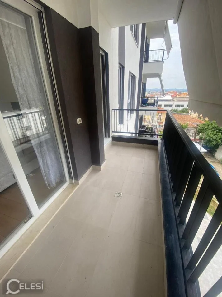 Tirane, jepet me qera apartament 1+1+Ballkon Kati 3, 74 m² 550 € (RRUGA 5 MAJI)