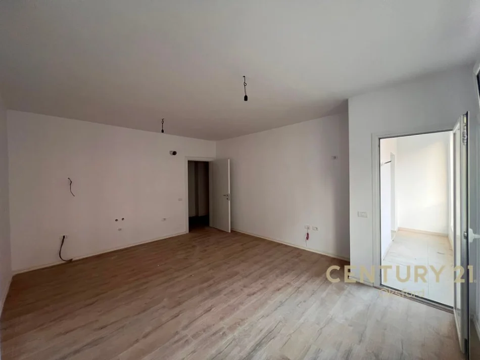 Tirane, shes apartament 1+1 Kati 5, 69 m² 110.400 € (Yzberisht)